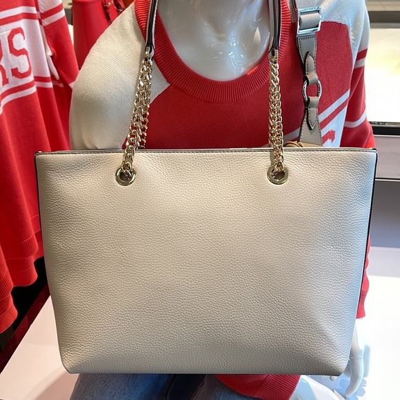 MICHAEL KORS
Jet Set Medium Front Zip Pebbled Leather Chain Tote Bag
Light Cream - Picture 3 of 16